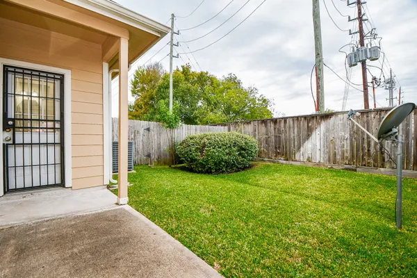 $2,300 | 2818 Windy Thicket Lane, Houston, TX 77082