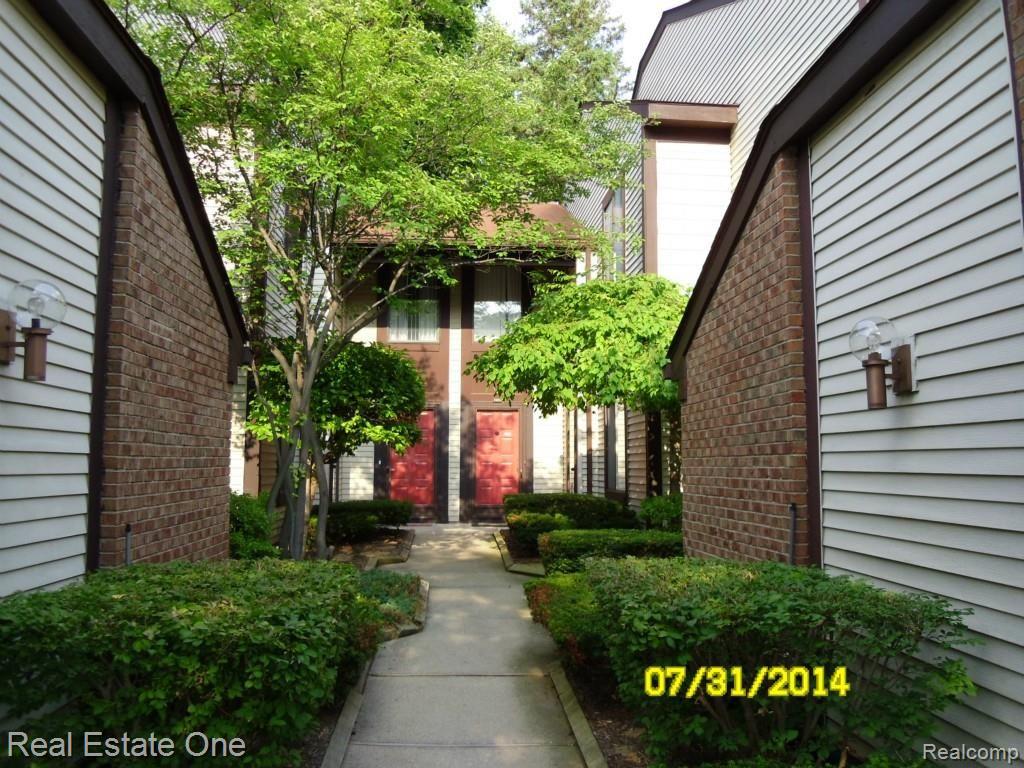 24273 Evergreen Road, Unit 16 Southfield, MI 48075 - Photo 1 of 16 Entrance2.jpg