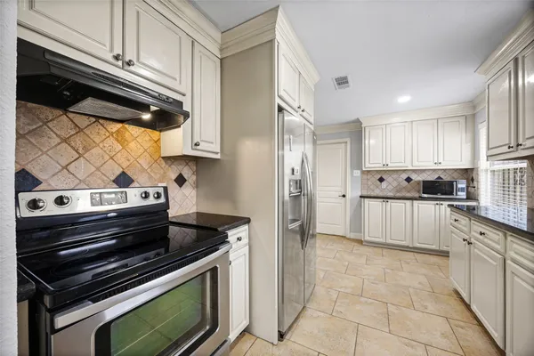 $2,000 | 5303 Heatherbrook Drive, Houston, TX 77045