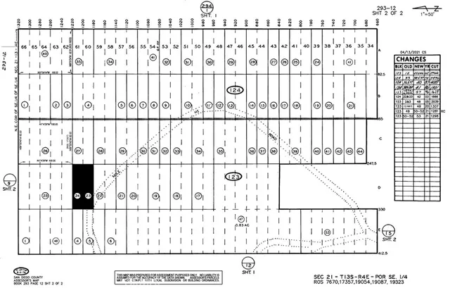 a black and white photo of a living room