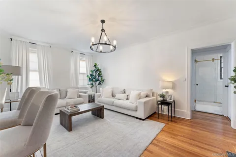 $260,000 | 840 Bronx River Road, Unit 5B, Bronxville, NY 10708