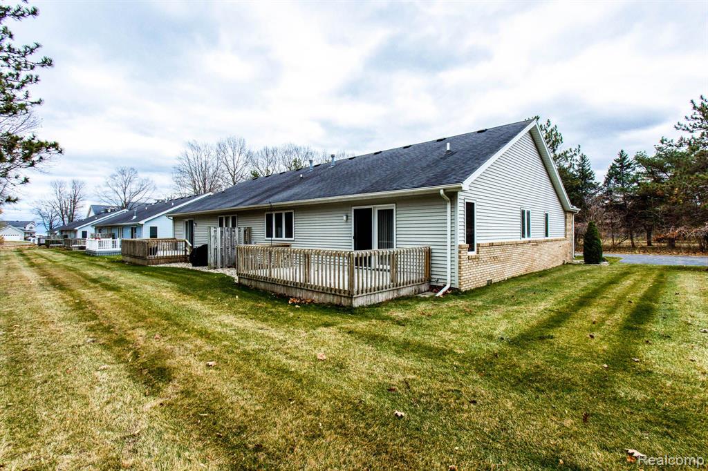7266 Lakeshore Road Lakeport, MI 48059 - Photo 6 of 36