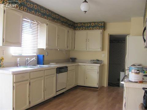 12477 Williams Road Byron, MI 48418 - Photo 5 of 10 20185902-4.JPG