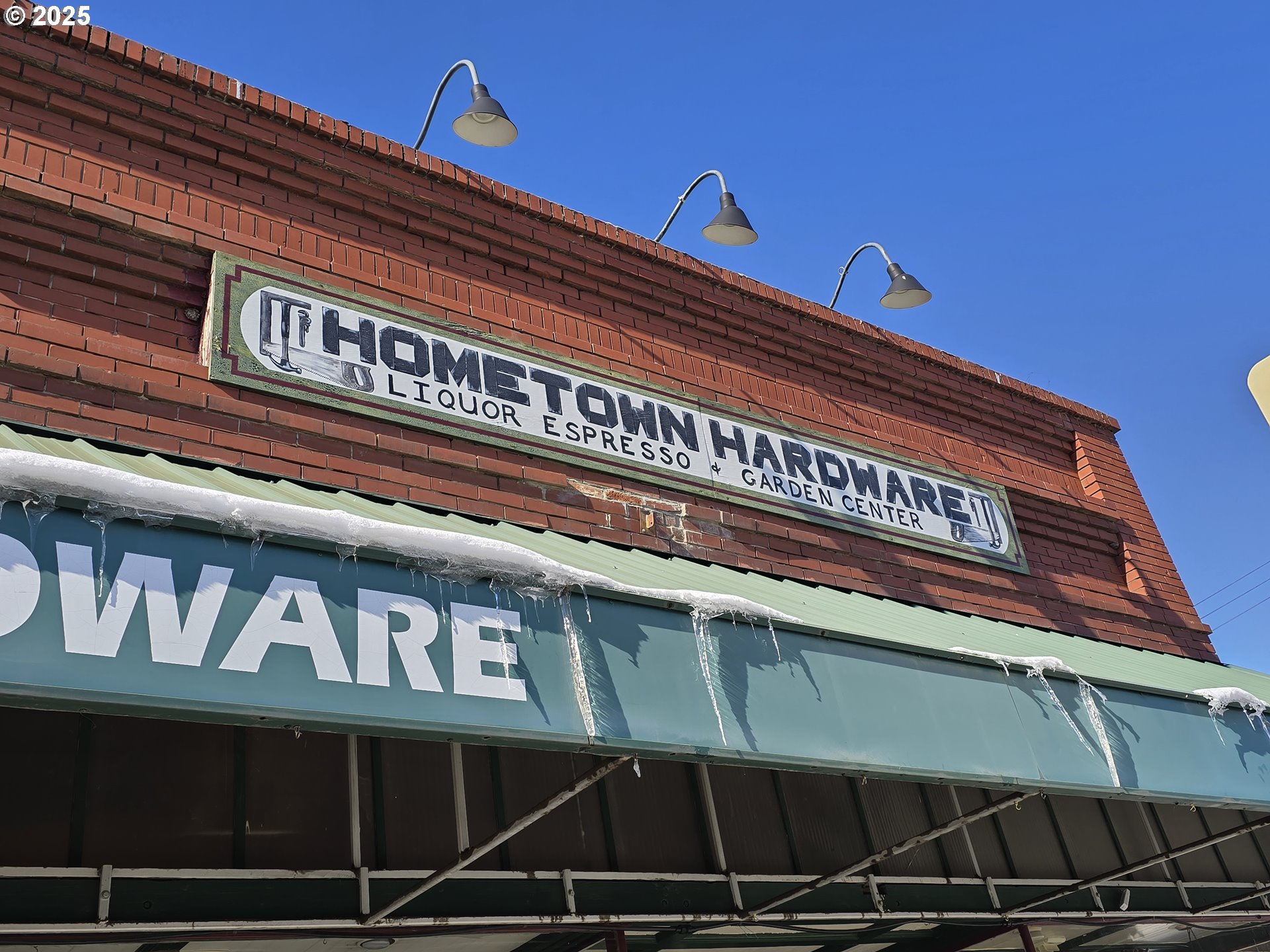 206 South Main Street Union, OR 97883 - Photo 13 of 37 a front view of a building