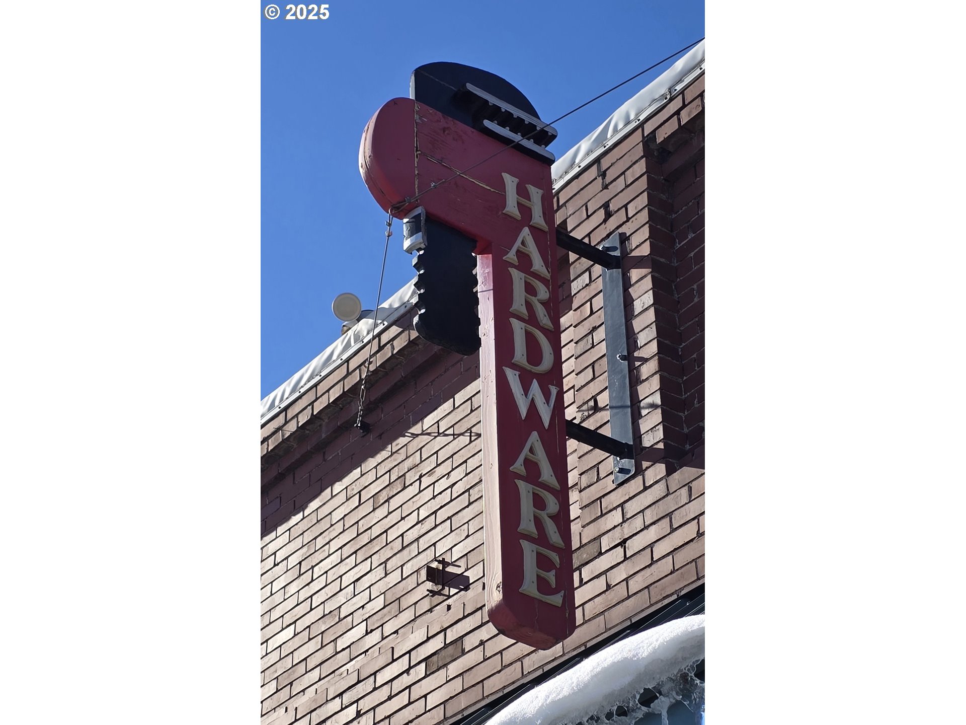 206 South Main Street Union, OR 97883 - Photo 21 of 37 a view of a hallway with wooden floor