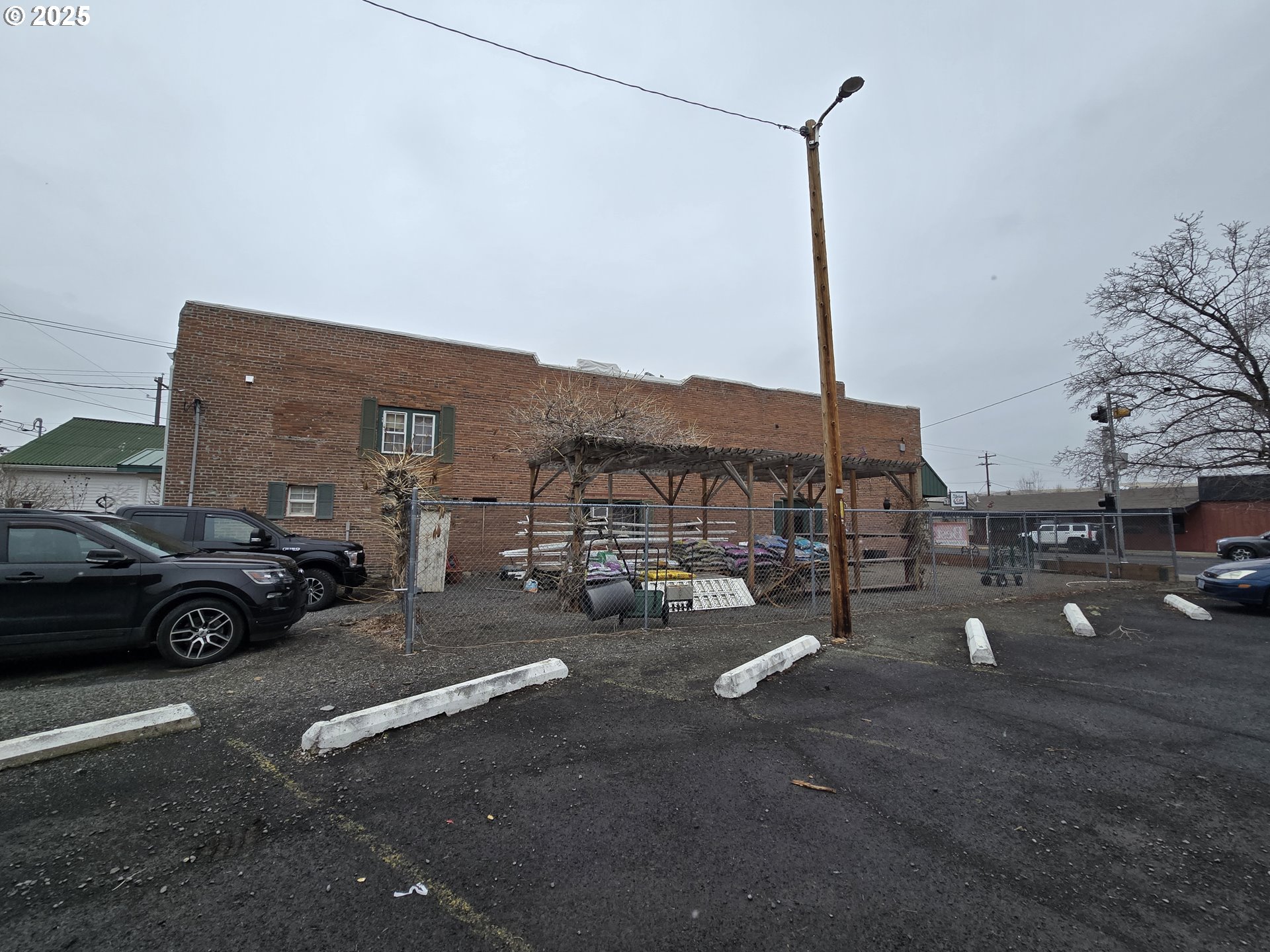 206 South Main Street Union, OR 97883 - Photo 6 of 37 a view of a street in a back yard
