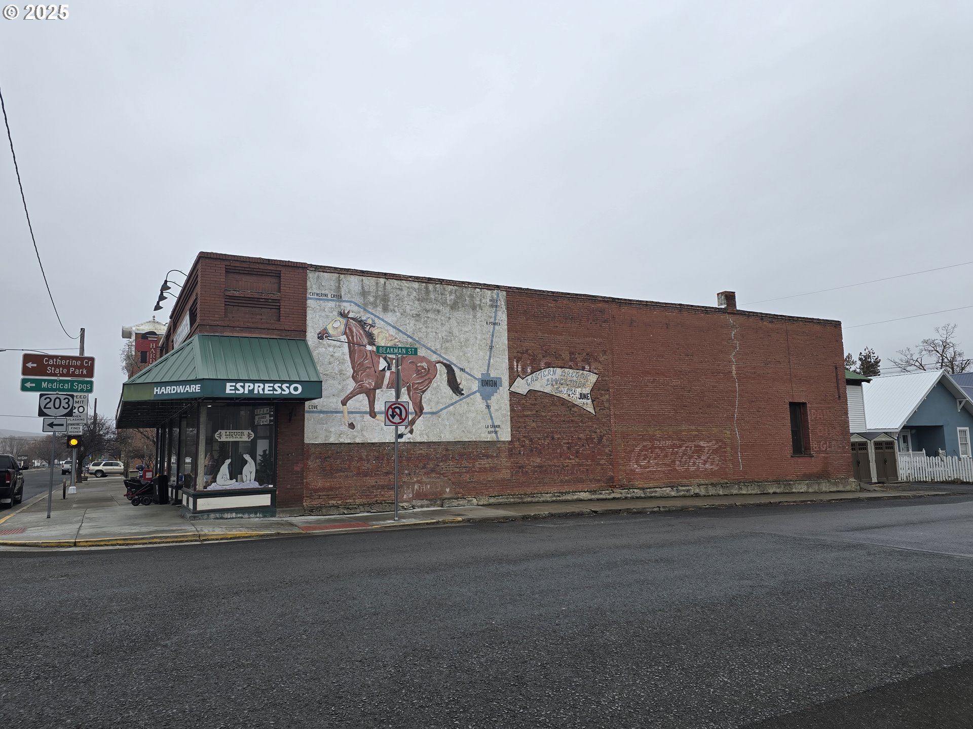 206 South Main Street Union, OR 97883 - Photo 8 of 37 a view of a street with cars