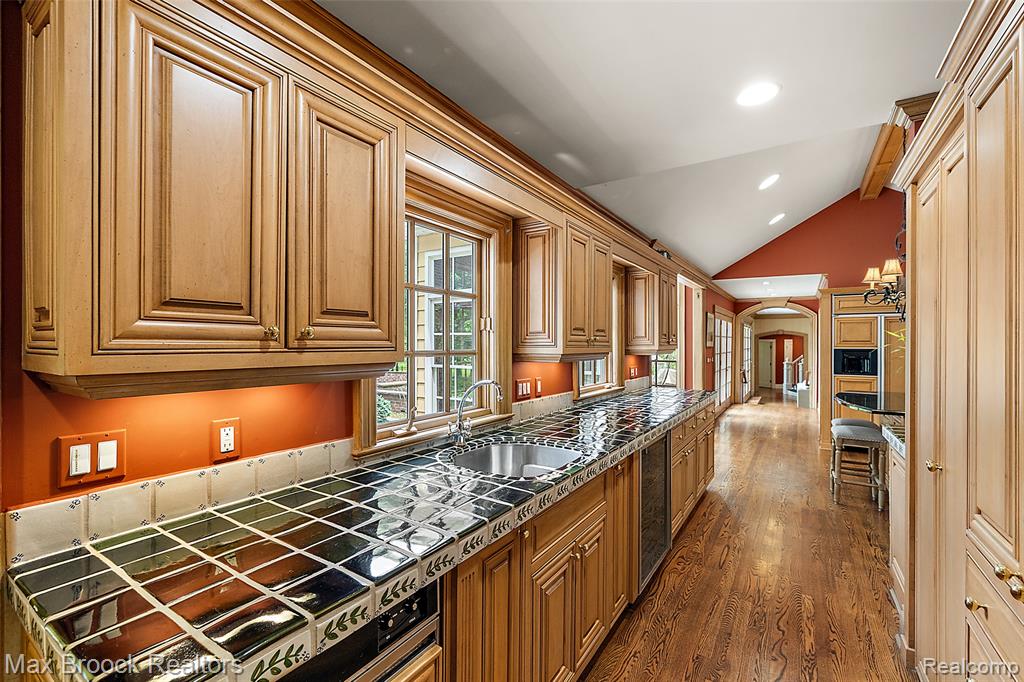 760 Lone Pine Road Bloomfield Hills, MI 48304 - Photo 9 of 65