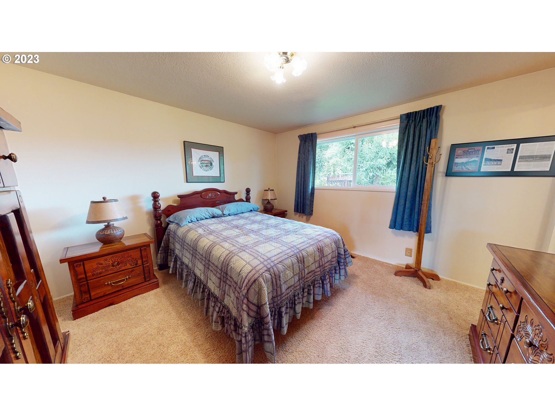 1621 Rambling Drive Springfield, OR 97477 - Photo 17 of 33 a living room with a bed furniture and a window