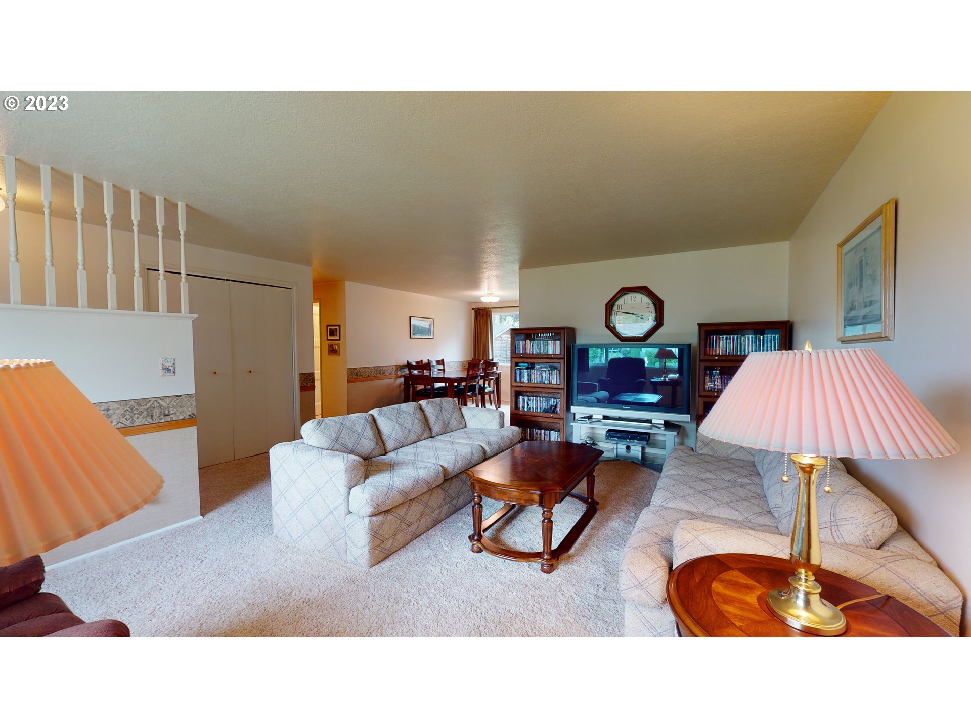 1621 Rambling Drive Springfield, OR 97477 - Photo 3 of 33 a living room with furniture and wooden floor