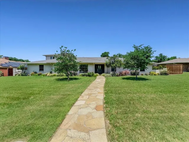 a front view of house with yard