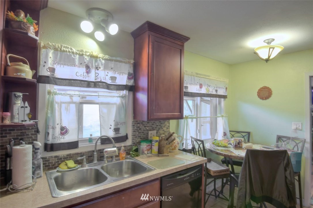 1306 North Minor Road Kelso, WA 98626 - Photo 4 of 19 Gallery Image 4