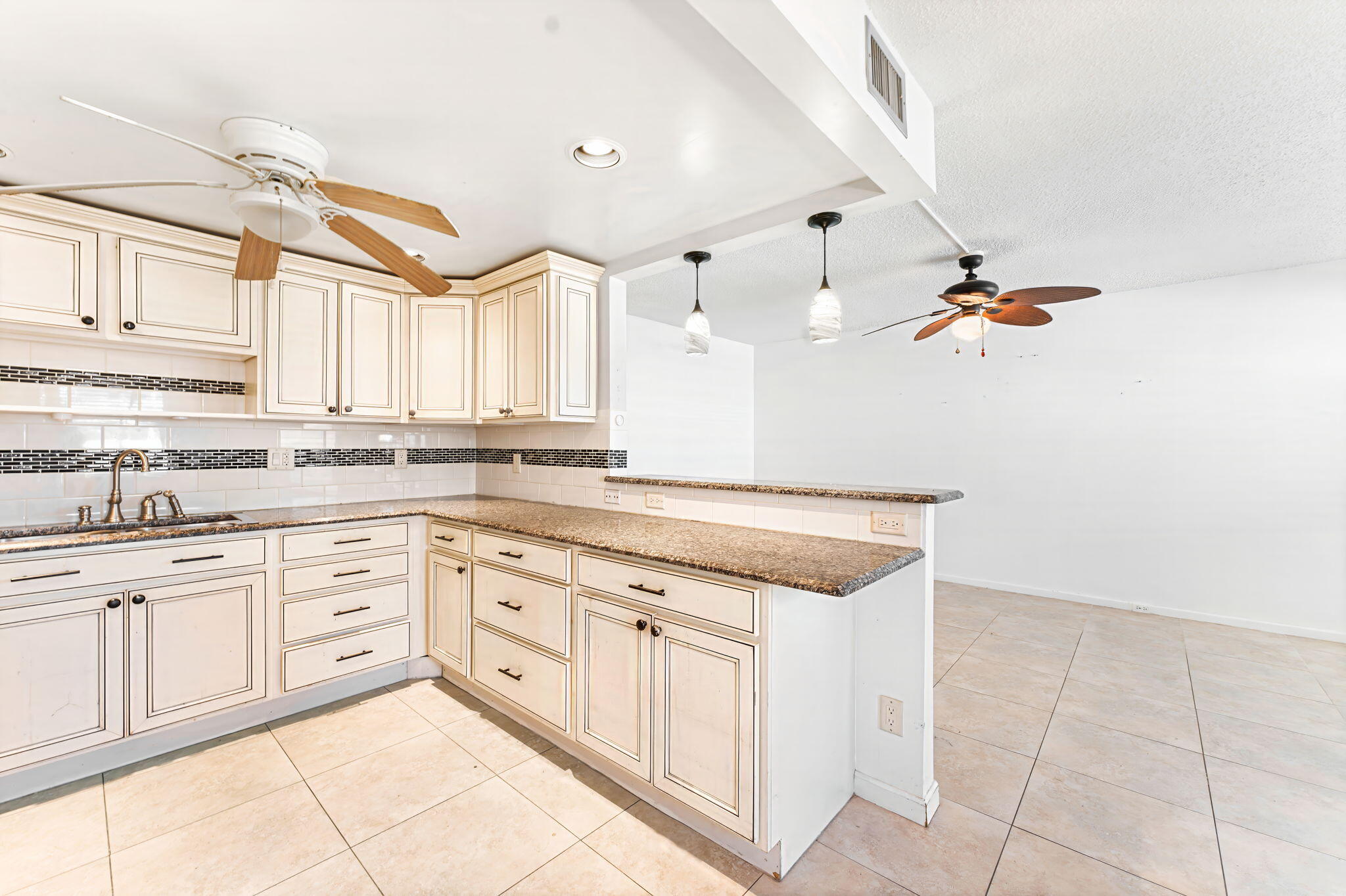 2049 Hythe A Boca Raton, FL 33434 - Photo 3 of 21 kitchen