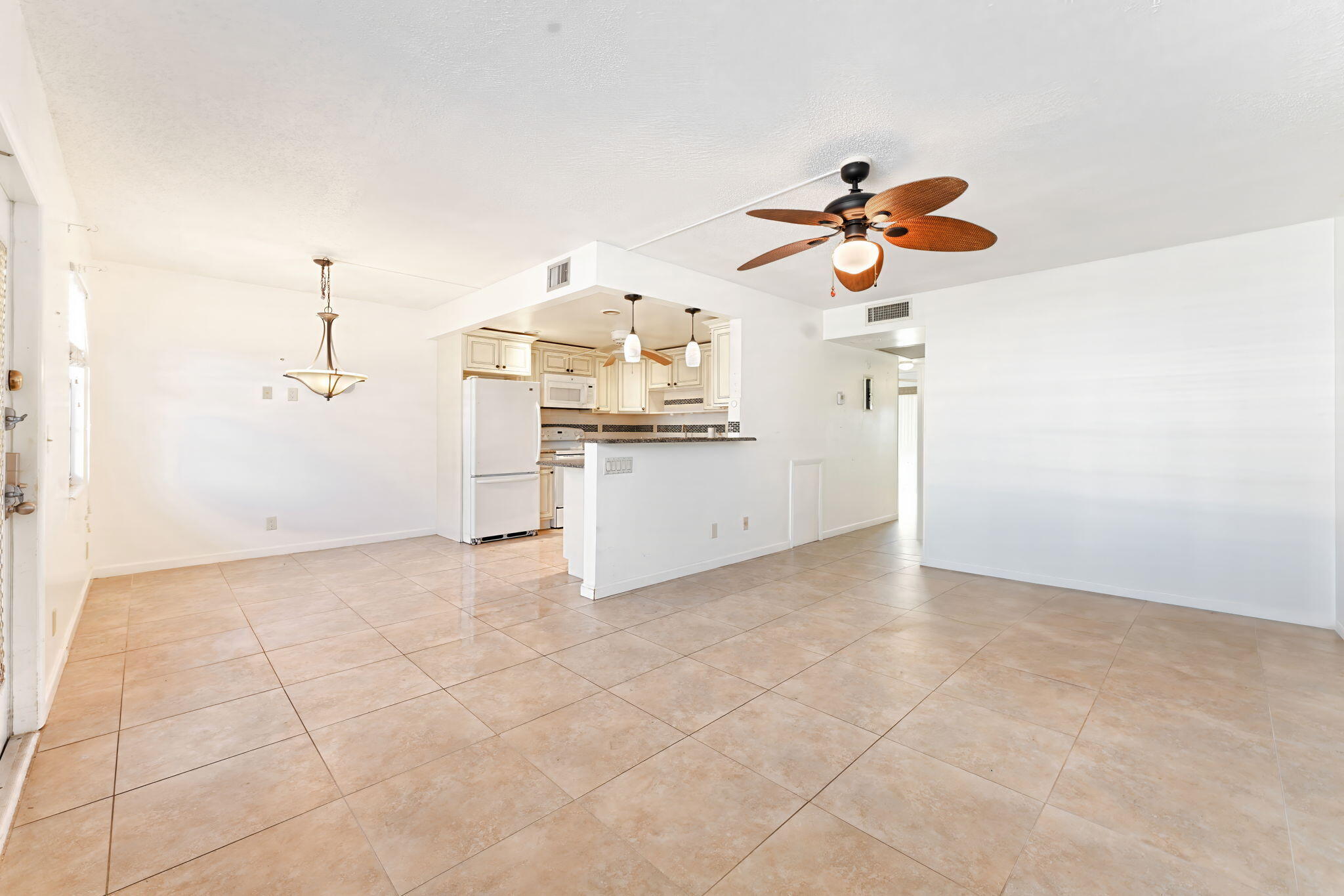 2049 Hythe A Boca Raton, FL 33434 - Photo 8 of 21 Living room