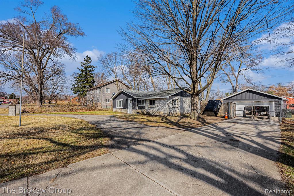 2985 Hessel Avenue Rochester Hills, MI 48307 - Photo 5 of 20