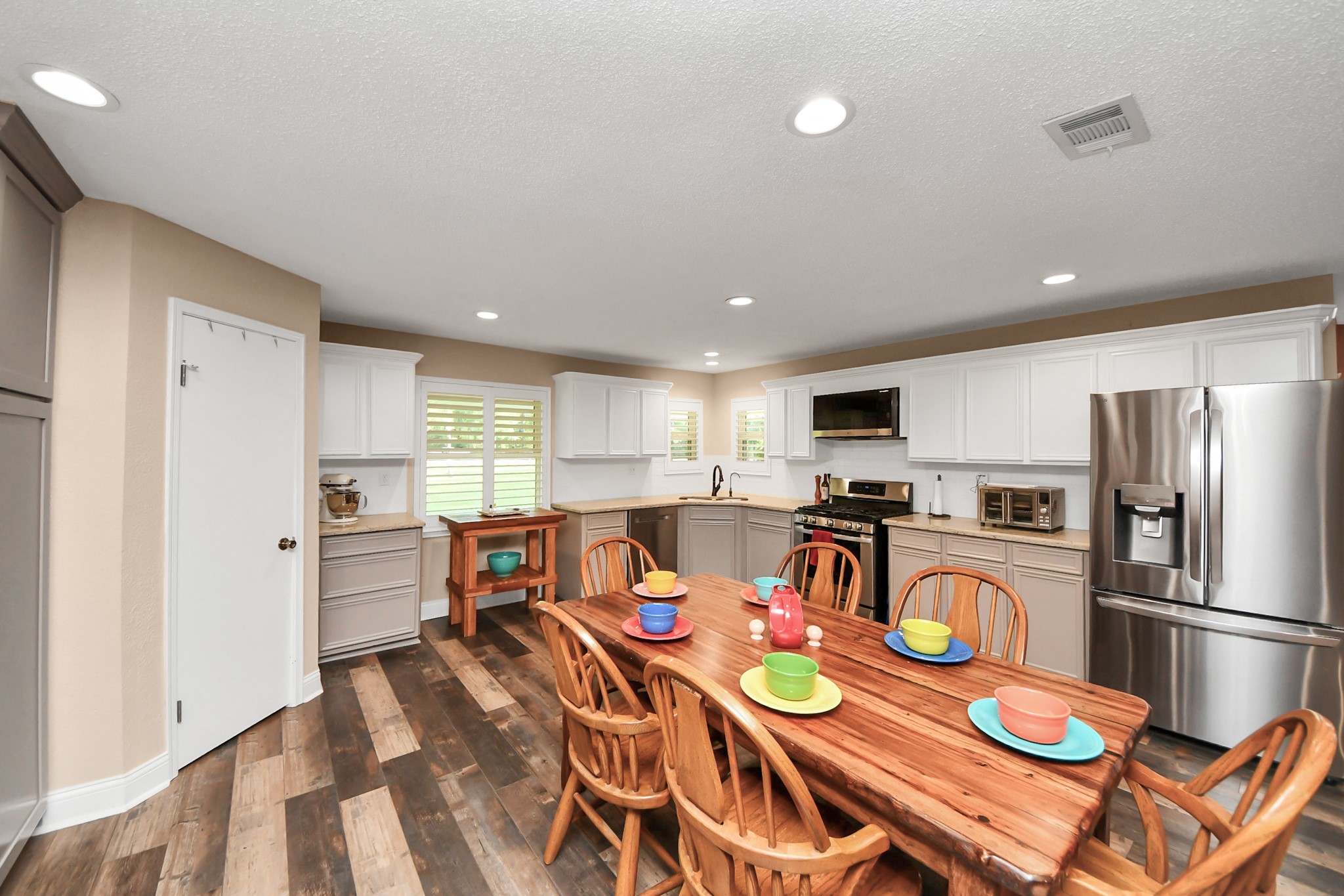 20202 Deer Run Road Damon, TX 77430 - Photo 21 of 45 a open dining room with stainless steel appliances furniture a refrigerator and kitchen view
