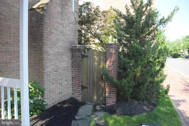 $3,395 | 1188 North Utah Street, Arlington, VA 22201