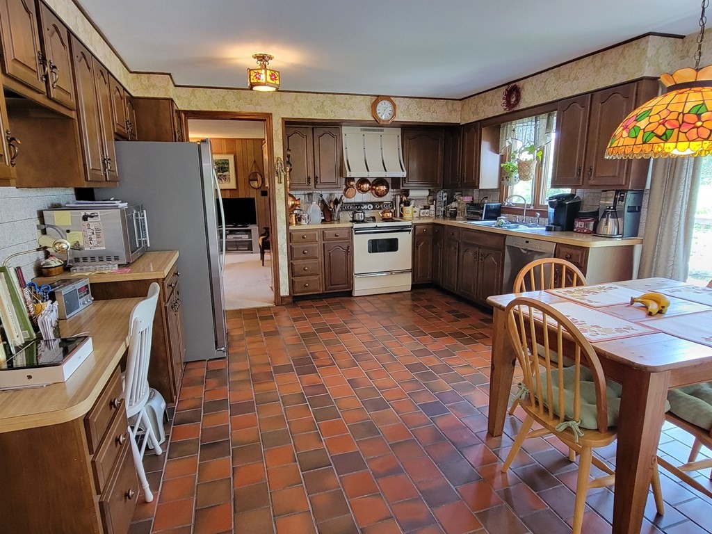 56 Forest Ridge Road Weston, MA 02493 - Photo 13 of 35 Gallery Image 13