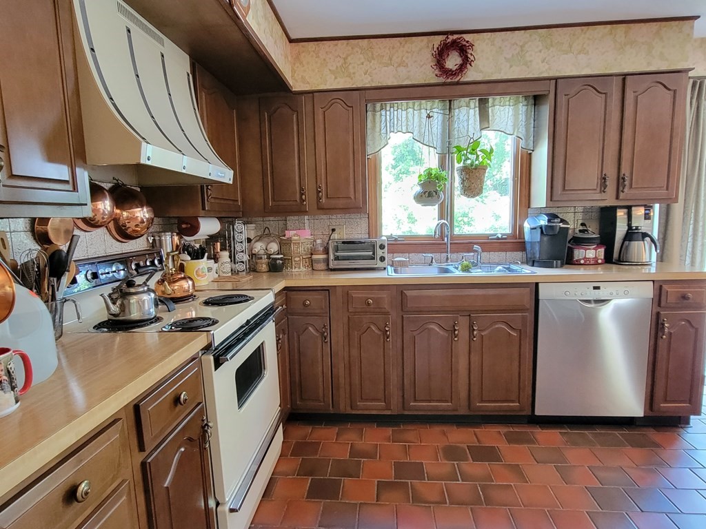 56 Forest Ridge Road Weston, MA 02493 - Photo 17 of 35 Gallery Image 17