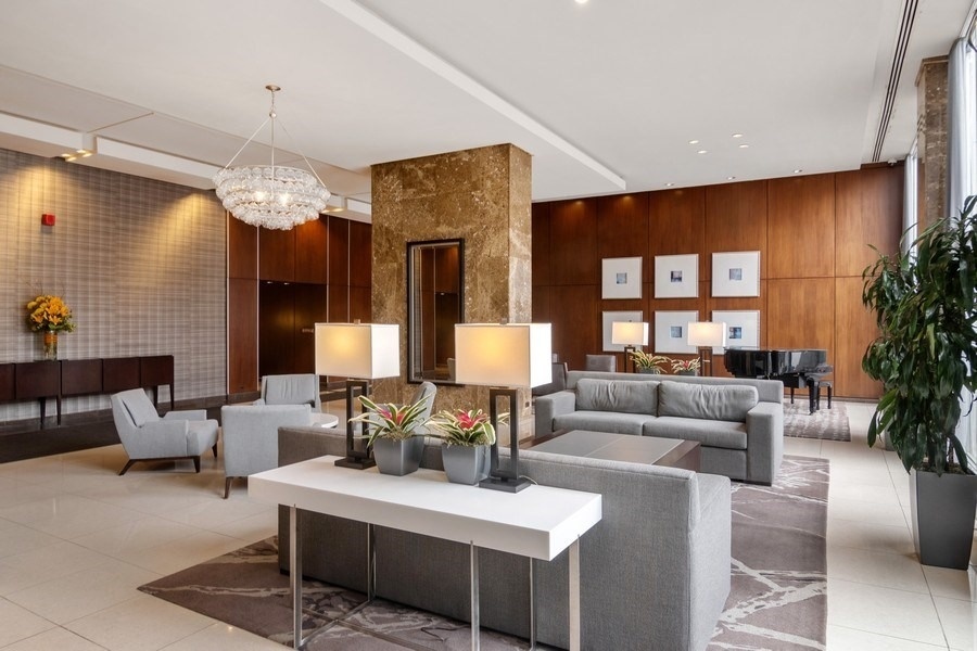 655 West Irving Park Road, Unit 4011 Chicago, IL 60613 - Photo 2 of 11