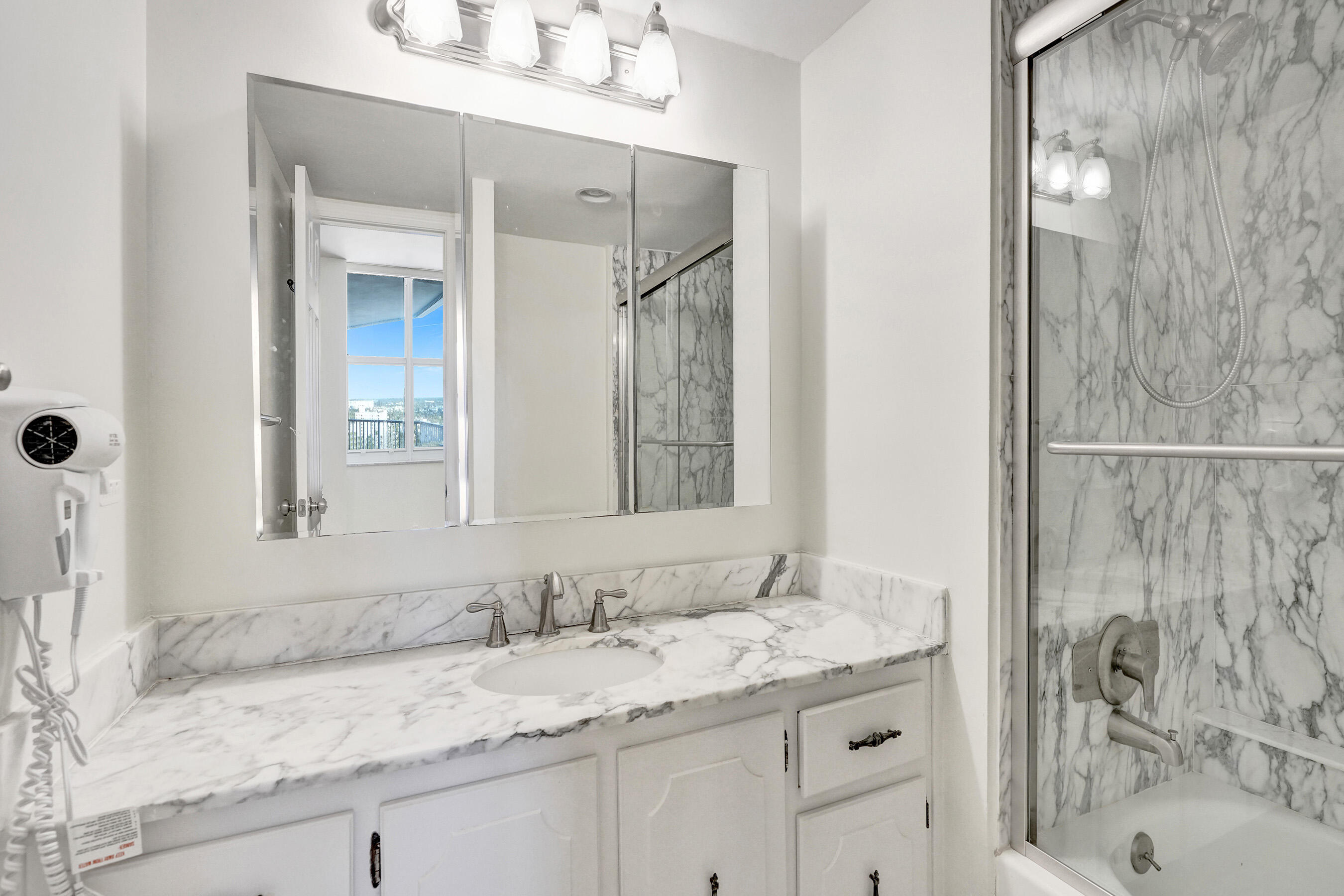 1340 South Ocean Boulevard, Unit 1503 Pompano Beach, FL 33062 - Photo 18 of 50 Ensuite bathroom