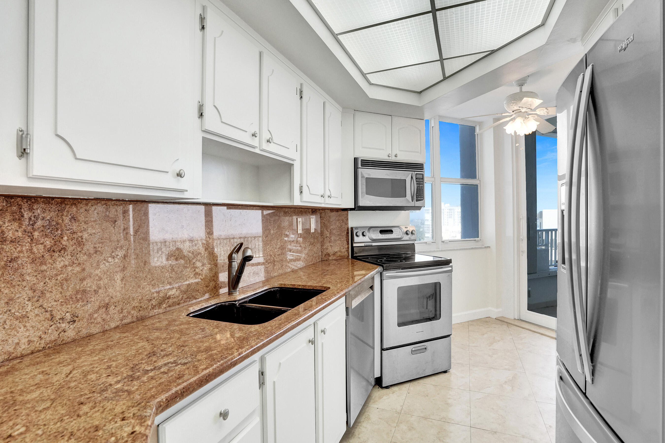 1340 South Ocean Boulevard, Unit 1503 Pompano Beach, FL 33062 - Photo 8 of 50 Large kitchen