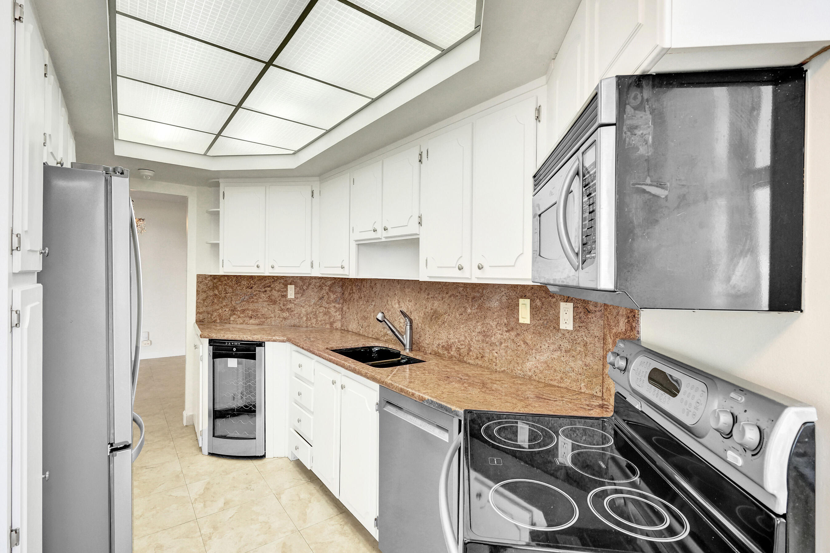 1340 South Ocean Boulevard, Unit 1503 Pompano Beach, FL 33062 - Photo 9 of 50 Kitchen