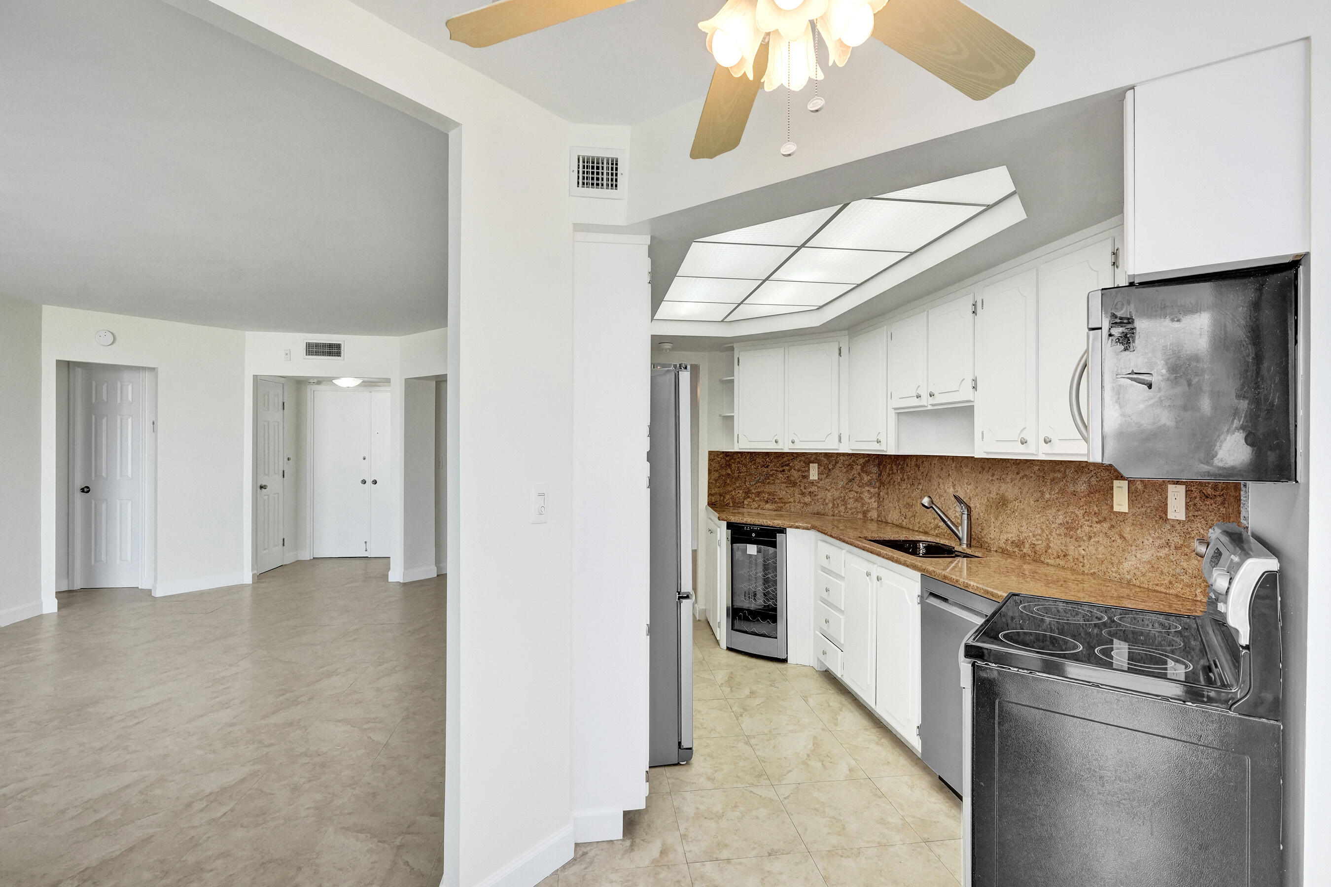 1340 South Ocean Boulevard, Unit 1503 Pompano Beach, FL 33062 - Photo 10 of 50 Kitchen