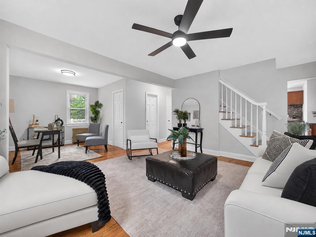 538 Coolidge Place Paramus, NJ 07652 - Photo 3 of 42