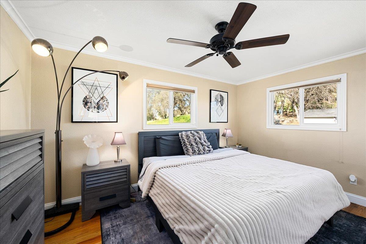 4371 Luneman Road Placerville, CA 95667 - Photo 28 of 77 a bedroom with a bed and a painting on the wall