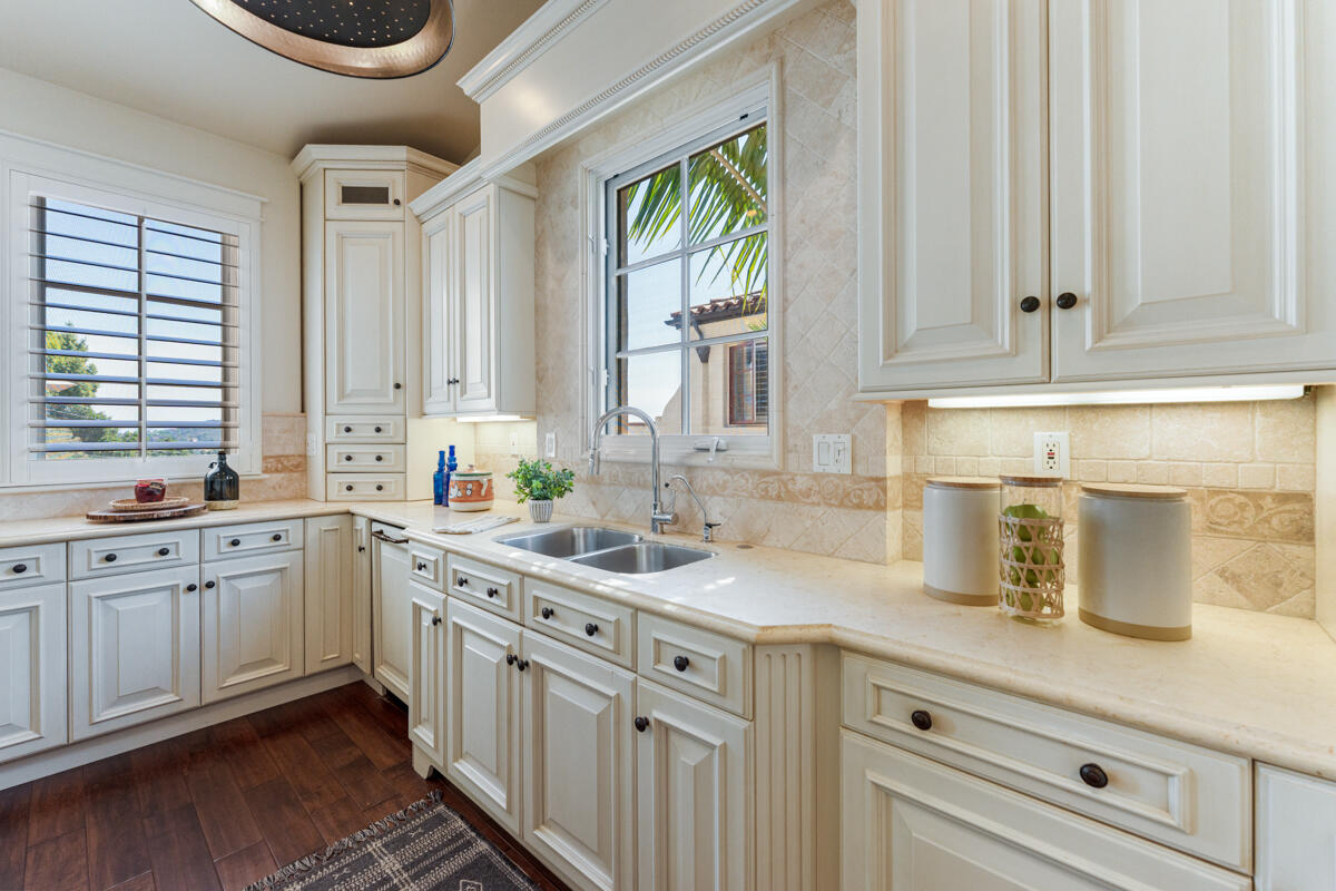 637 East Micheltorena Street Santa Barbara, CA 93103 - Photo 13 of 48 _ROY9367