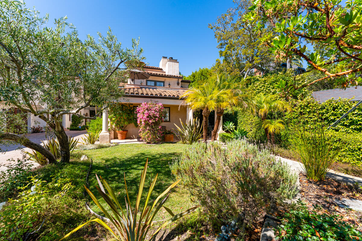 637 East Micheltorena Street Santa Barbara, CA 93103 - Photo 2 of 48 _ROY9486