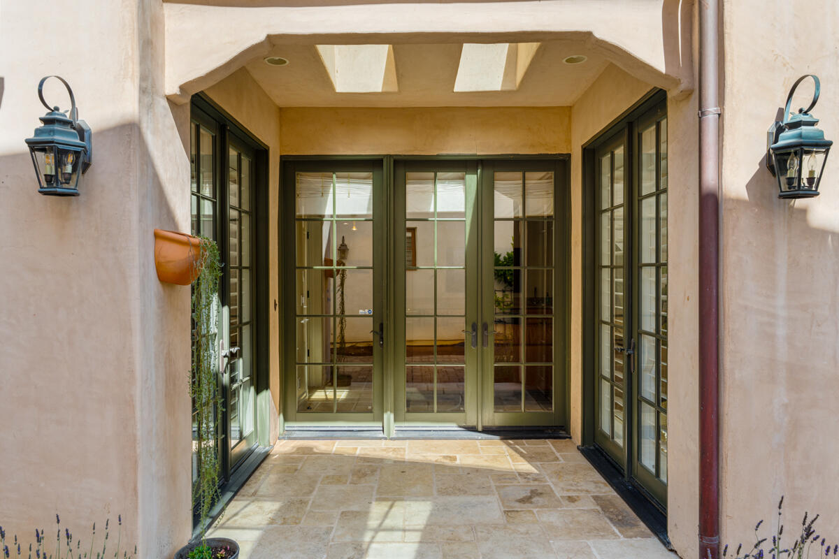 637 East Micheltorena Street Santa Barbara, CA 93103 - Photo 35 of 48 _ROY9522