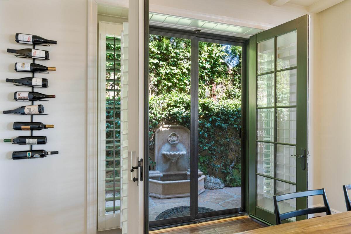 637 East Micheltorena Street Santa Barbara, CA 93103 - Photo 9 of 48 _ROY9338