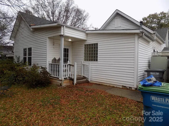 a view of a house with a yard and plants