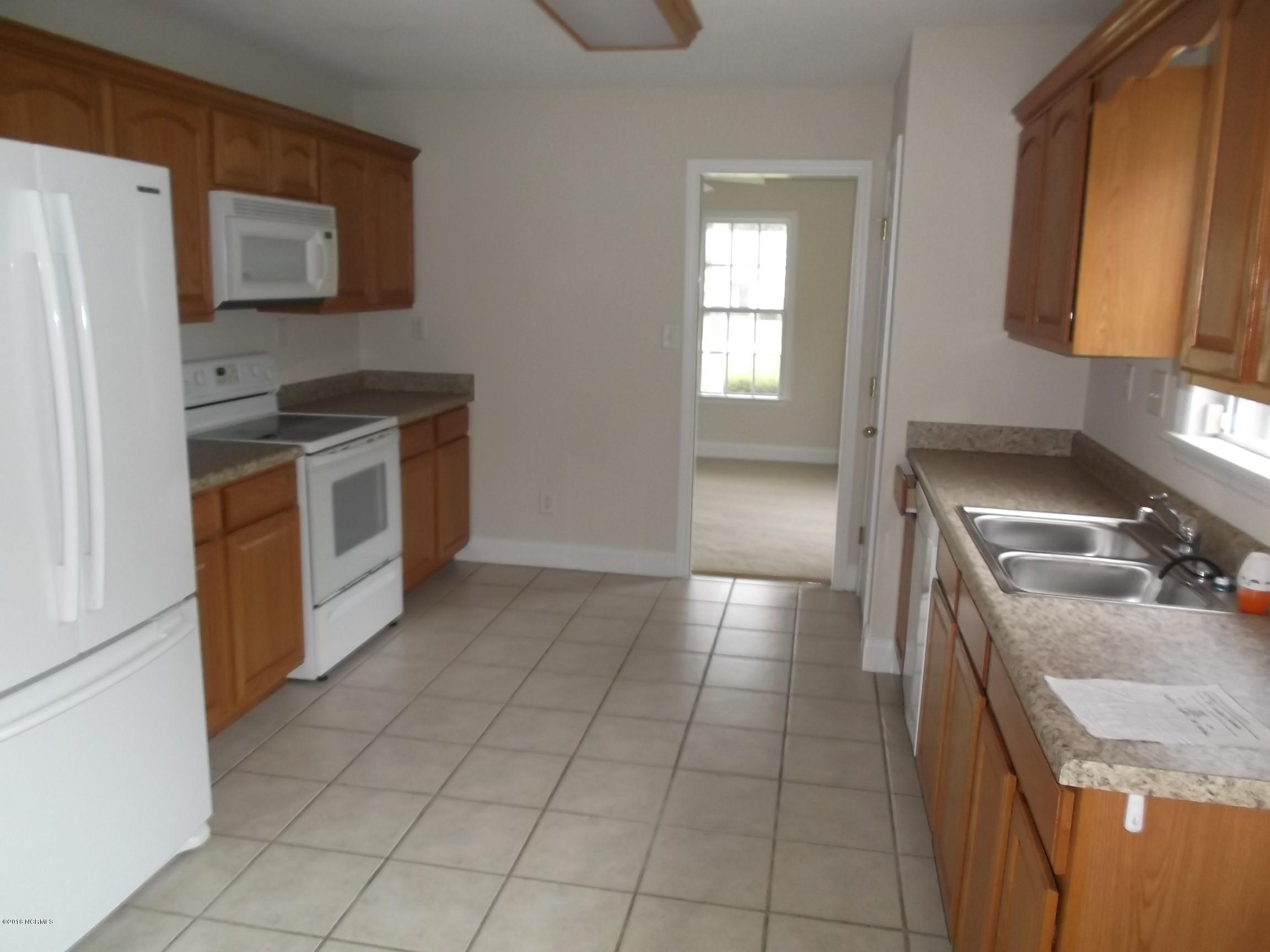 218 Lee Rogers Road Hubert, NC 28539 - Photo 5 of 20 DSCF8432