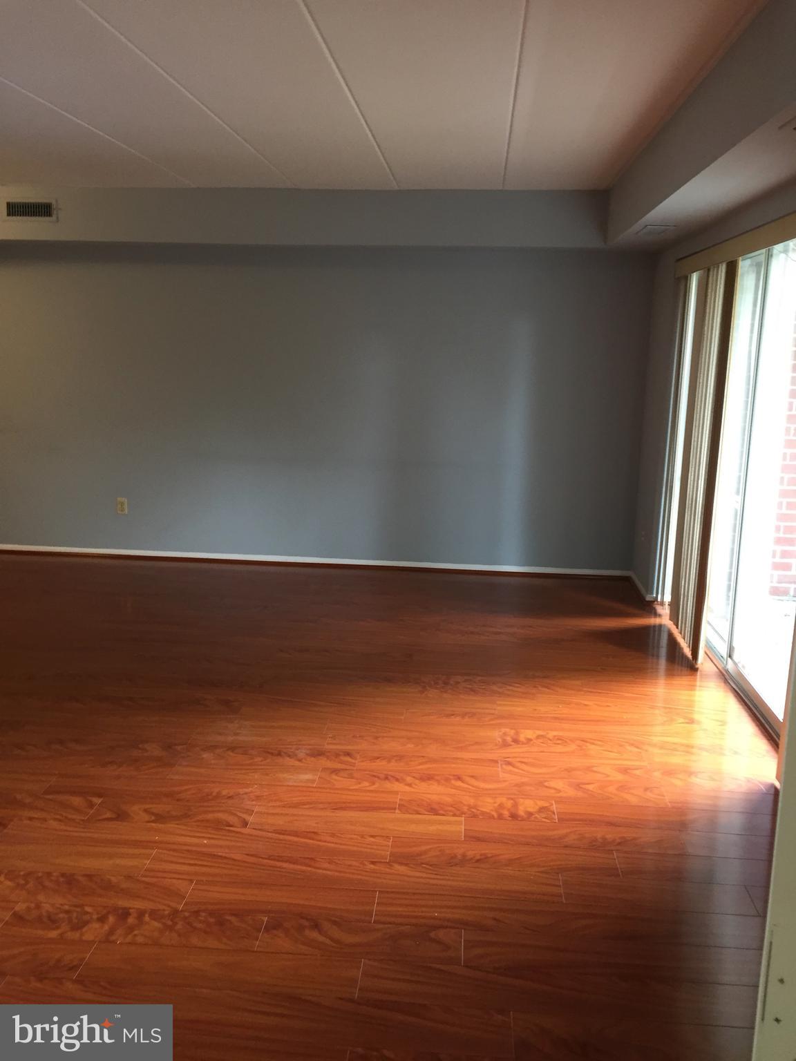 10113 Verree Road, Unit B5 Philadelphia, PA 19116 - Photo 3 of 26 Living Room from the front door
