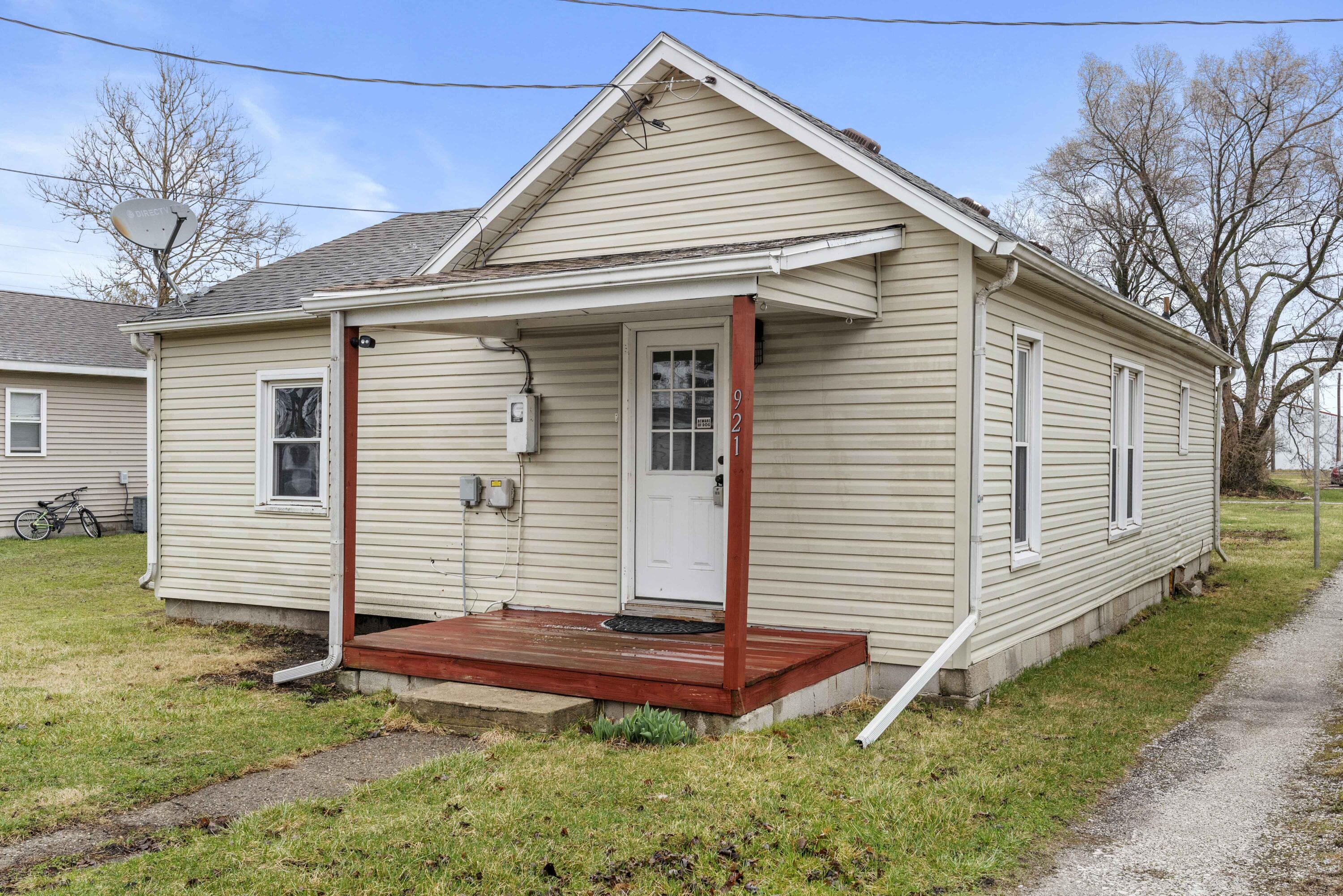 921 North Rachel Street Rensselaer, IN 47978 - Photo 2 of 23 3000x2001
