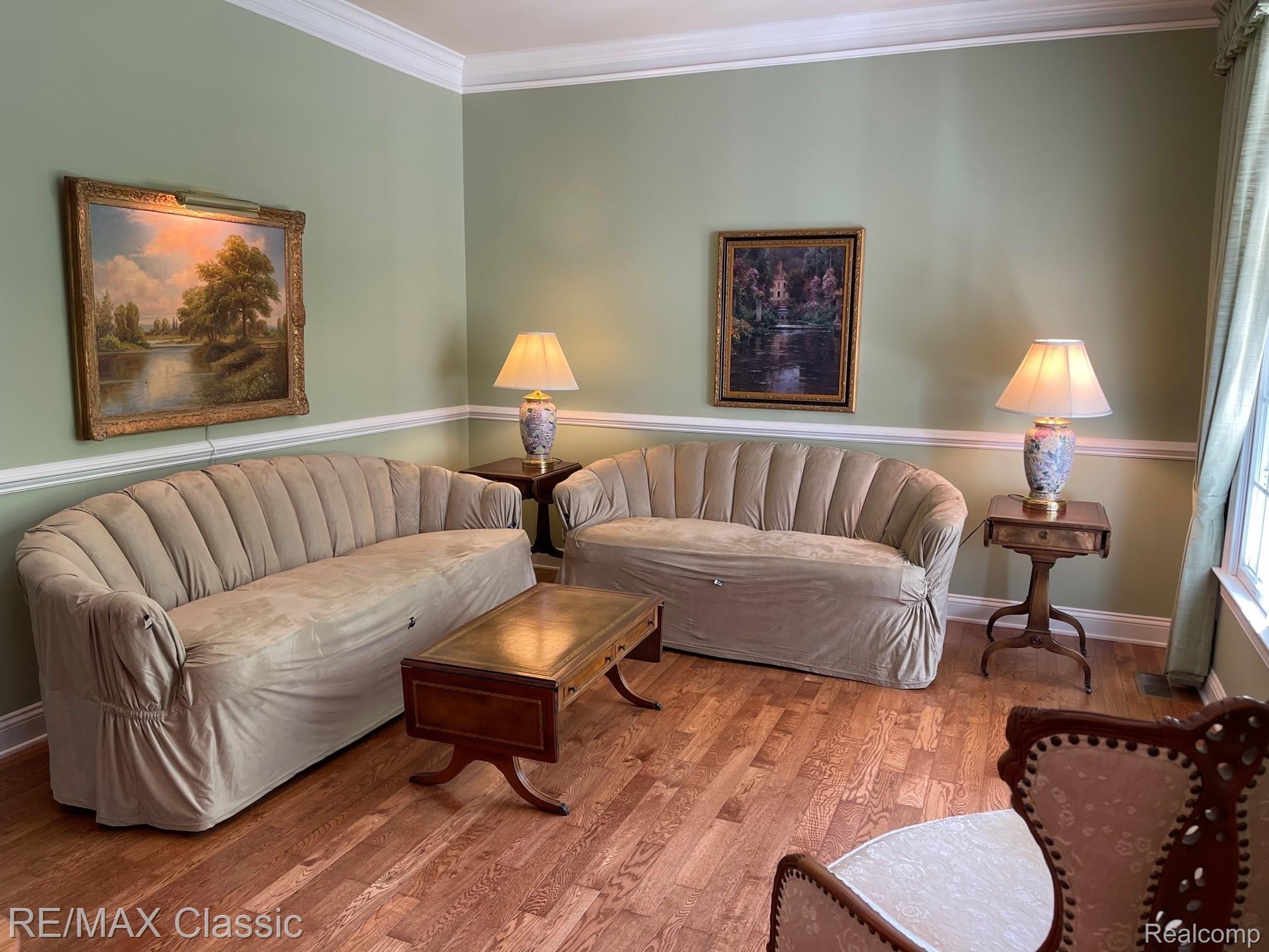 24938 Reeds Pointe Drive, Unit 42 Novi, MI 48374 - Photo 4 of 33 Living Room