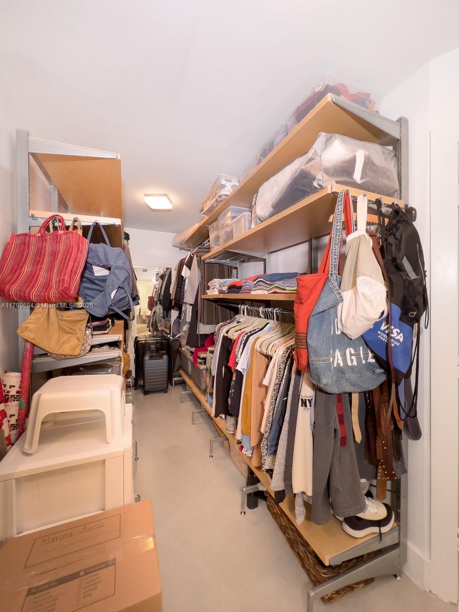 1121 Crandon Boulevard, Unit E307 Key Biscayne, FL 33149 - Photo 19 of 30 a view of gym