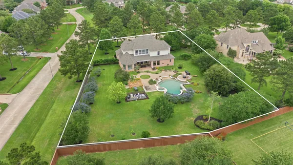 $1,125,000 | 15 White Meadow Court, Spring, TX 77379