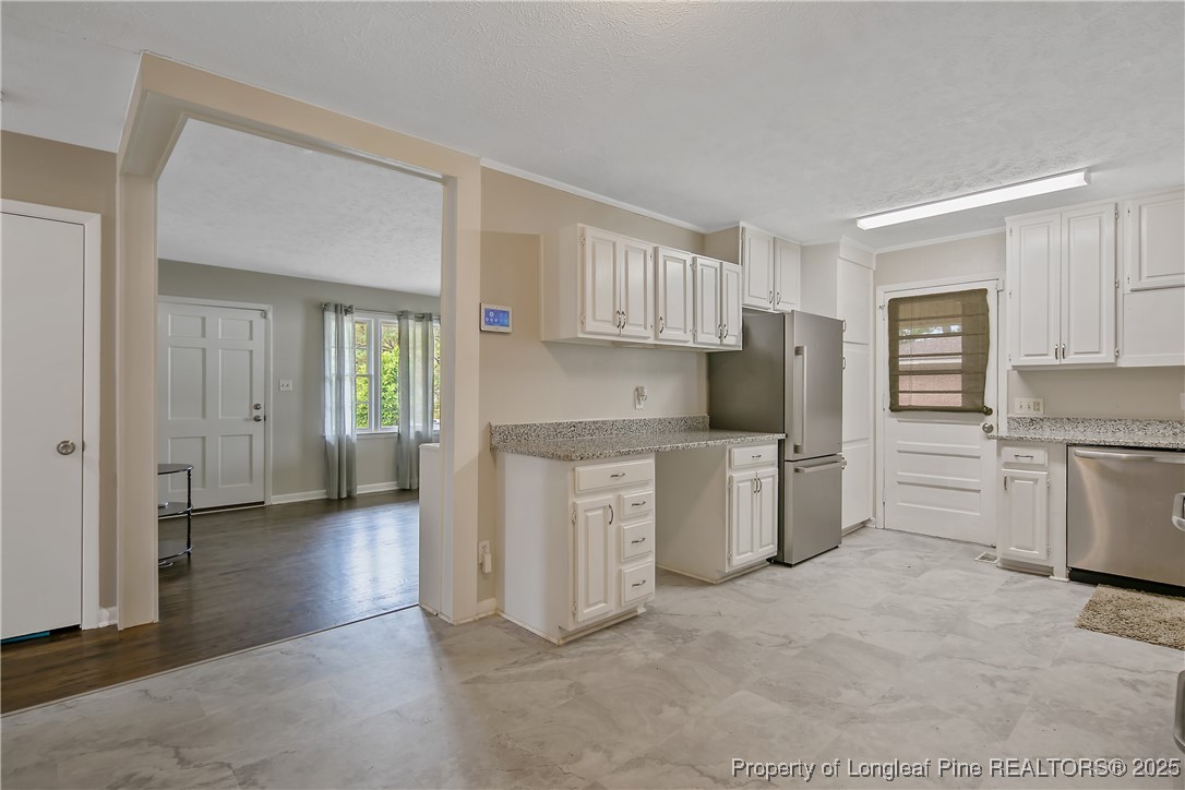 4914 Pinewood Drive Hope Mills, NC 28348 - Photo 5 of 36