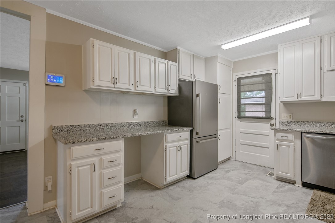 4914 Pinewood Drive Hope Mills, NC 28348 - Photo 7 of 36