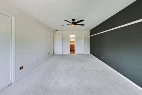 $649,000 | 8 Hampton Court, Mundelein, IL 60060