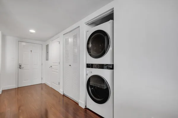 $370,000 | 300 South Duval Street, Unit 2101, Tallahassee, FL 32301