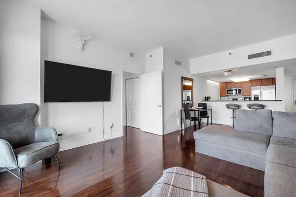 $370,000 | 300 South Duval Street, Unit 2101, Tallahassee, FL 32301