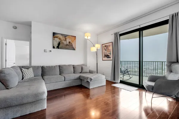 $370,000 | 300 South Duval Street, Unit 2101, Tallahassee, FL 32301