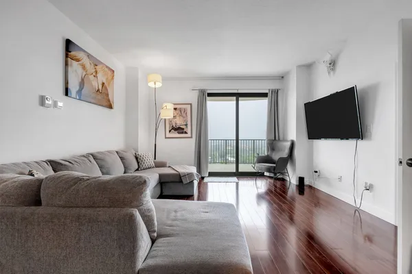 $370,000 | 300 South Duval Street, Unit 2101, Tallahassee, FL 32301