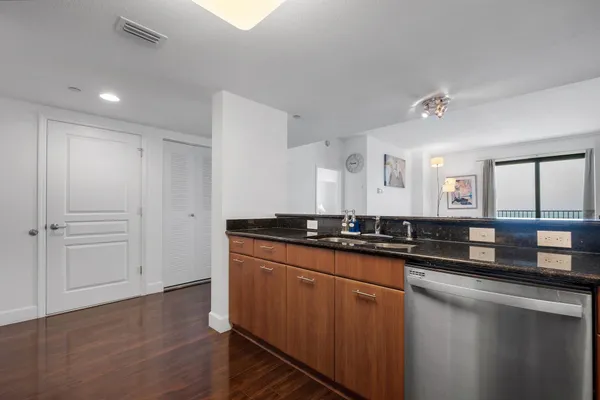 $370,000 | 300 South Duval Street, Unit 2101, Tallahassee, FL 32301