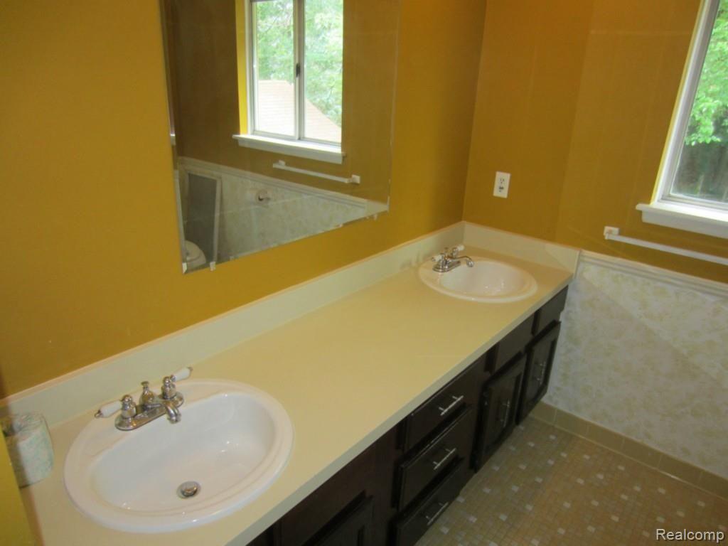 35905 Smithfield Road Farmington, MI 48335 - Photo 12 of 20